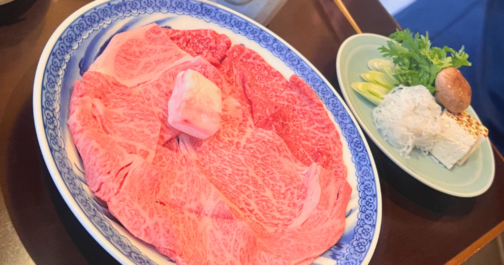 荒井屋本店のすき焼き用和牛、サシが美しい肉質