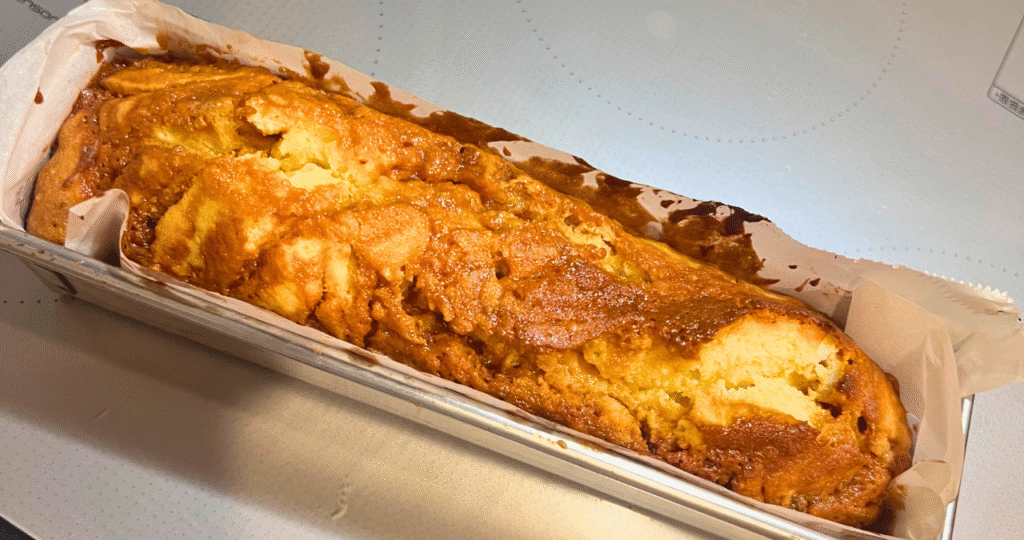 焼き上がったパウンドケーキ